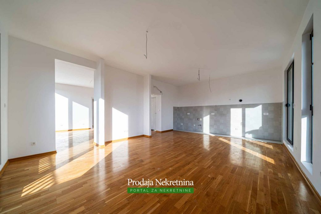 Penthouse sa pogledom na more u Tivtu