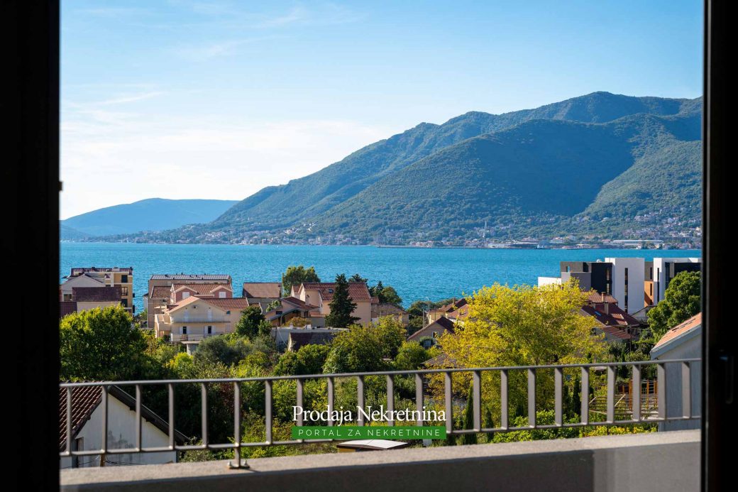 Penthouse for sale in Tivat