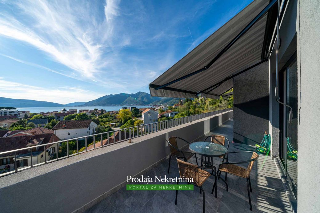 Penthouse for sale in Tivat