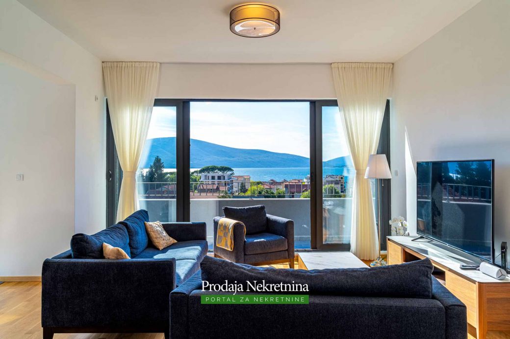 Penthouse for sale in Tivat