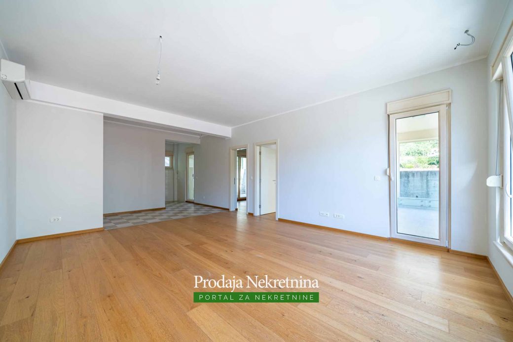 Prodaje se apartman u novogradnji u Kotoru