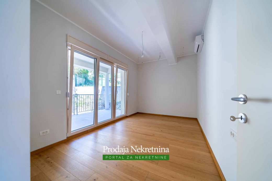 Prodaje se apartman u novogradnji u Kotoru