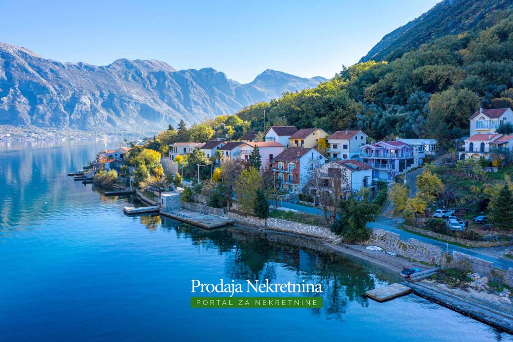 House for sale in Kotor Bay