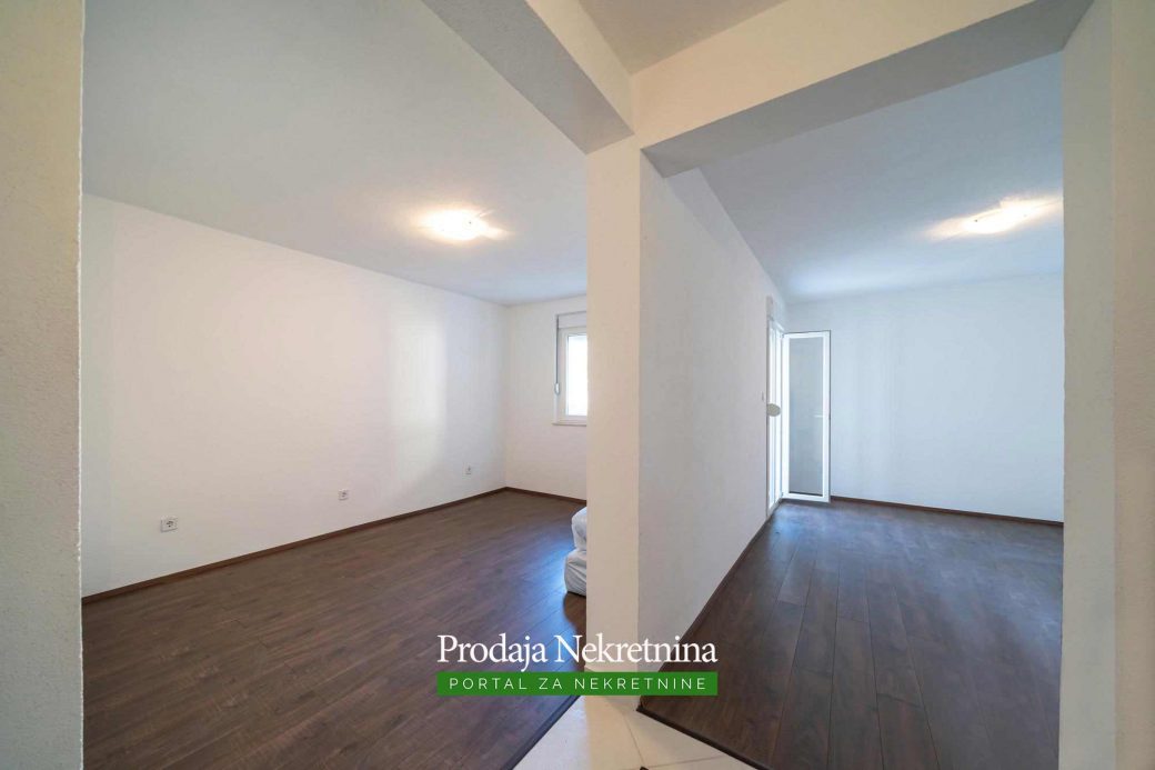 Apartment for sale in Risan