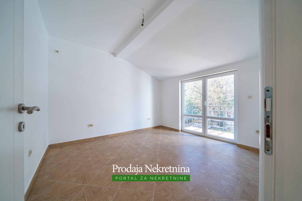 Prodaje se apartman u Kotorskom zalivu