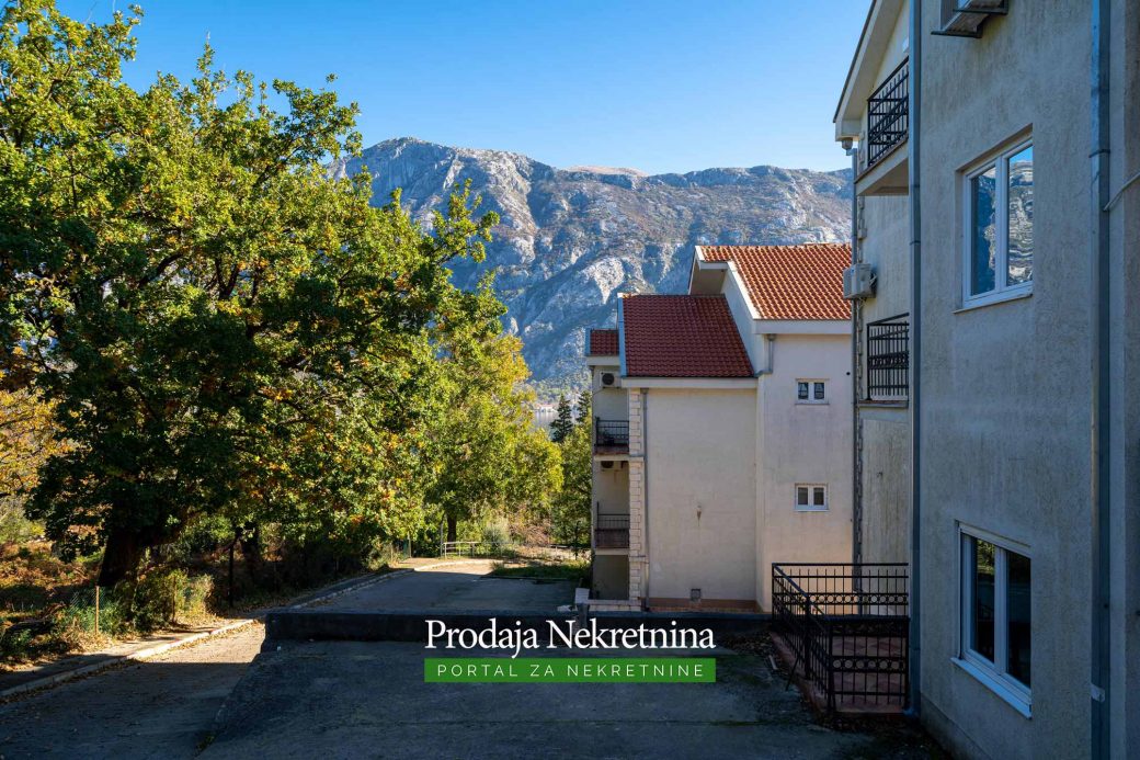 Prodaje se apartman u Kotorskom zalivu