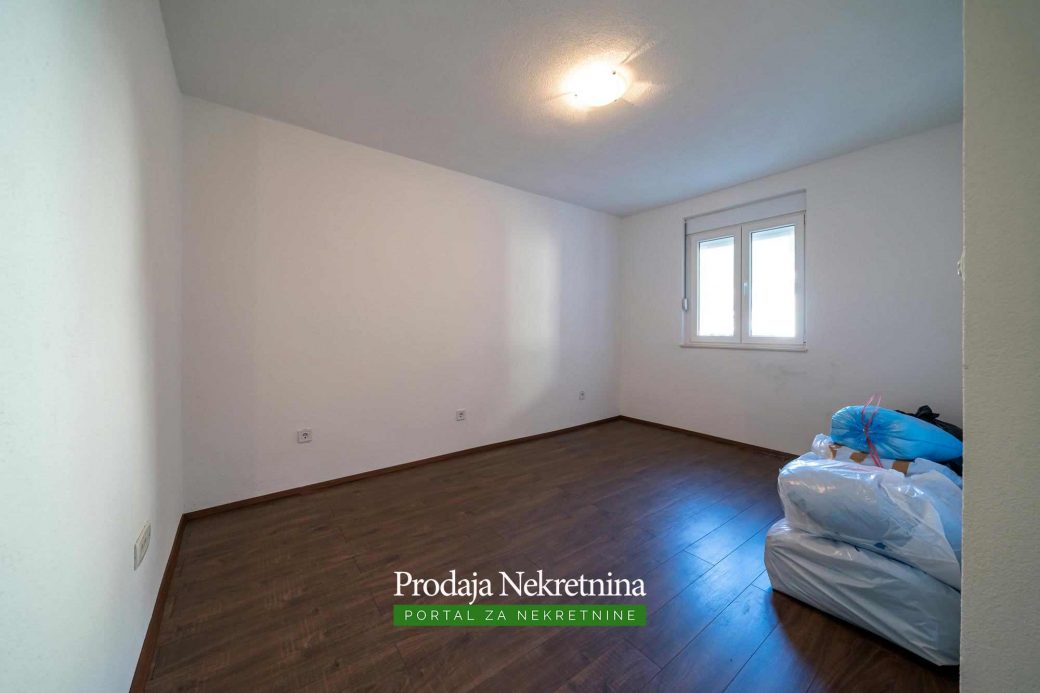 Apartman na prodaji u Risnu