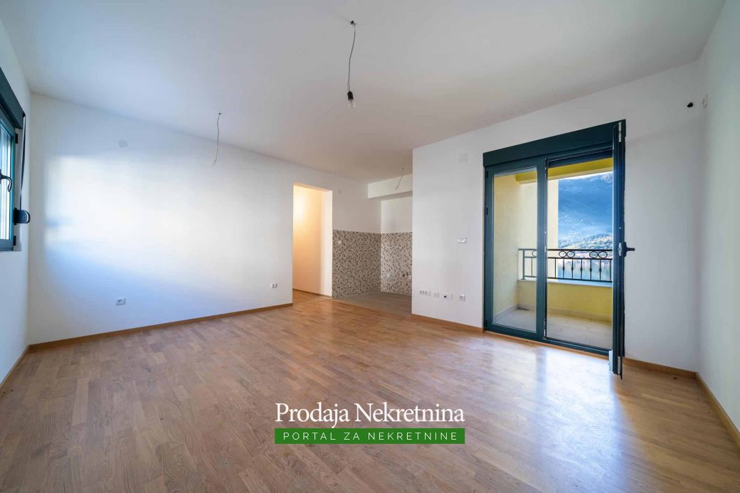 Prodaje se apartman u Kotorskom zalivu