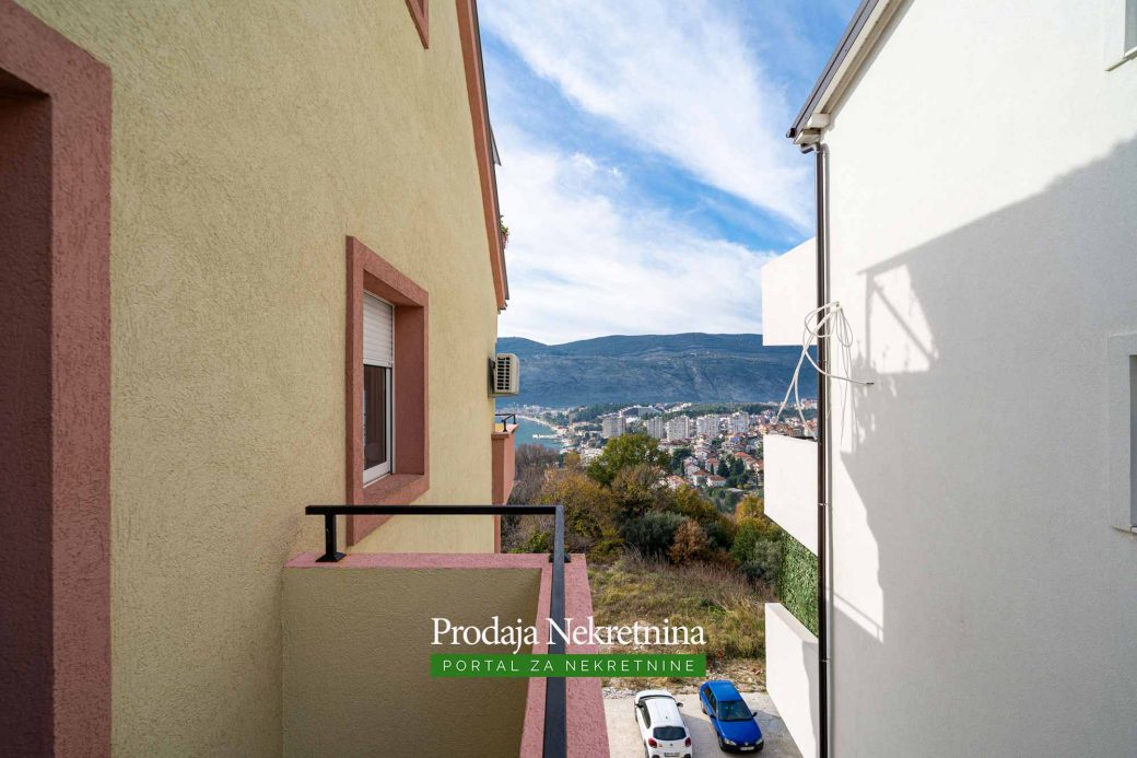 Prodaje se dvosobni apartman u Herceg Novi