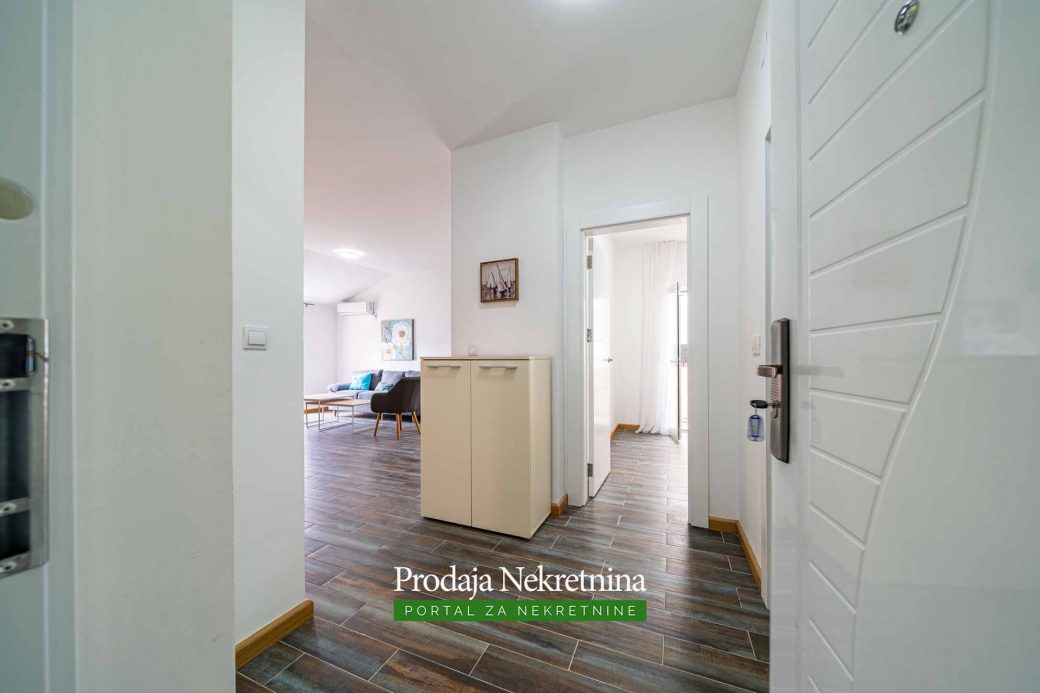 Prodaje se dvosobni apartman u Herceg Novi