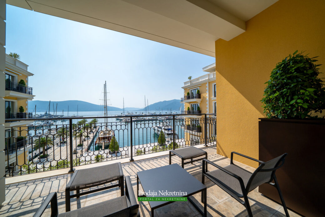 Luksuzni dvosobni stan u Porto Montenegro