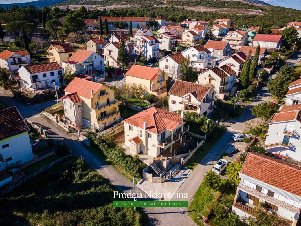 House for sale in Tivat Bay