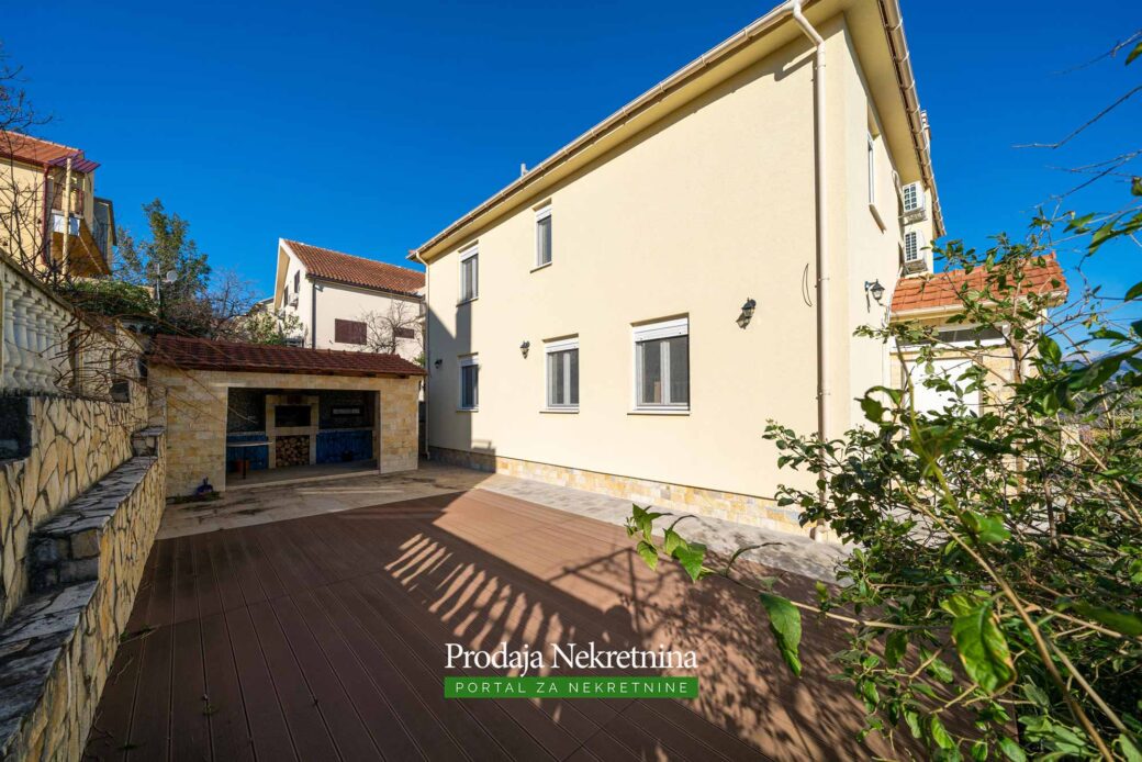 House for sale in Tivat Bay