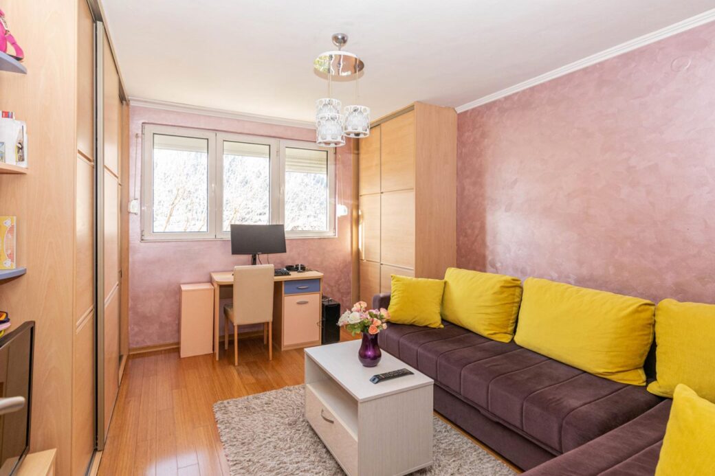 Prodaje se dvosobni apartman u Dobroti