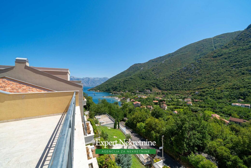 Prodaje se penthouse u Kotorskom Zalivu