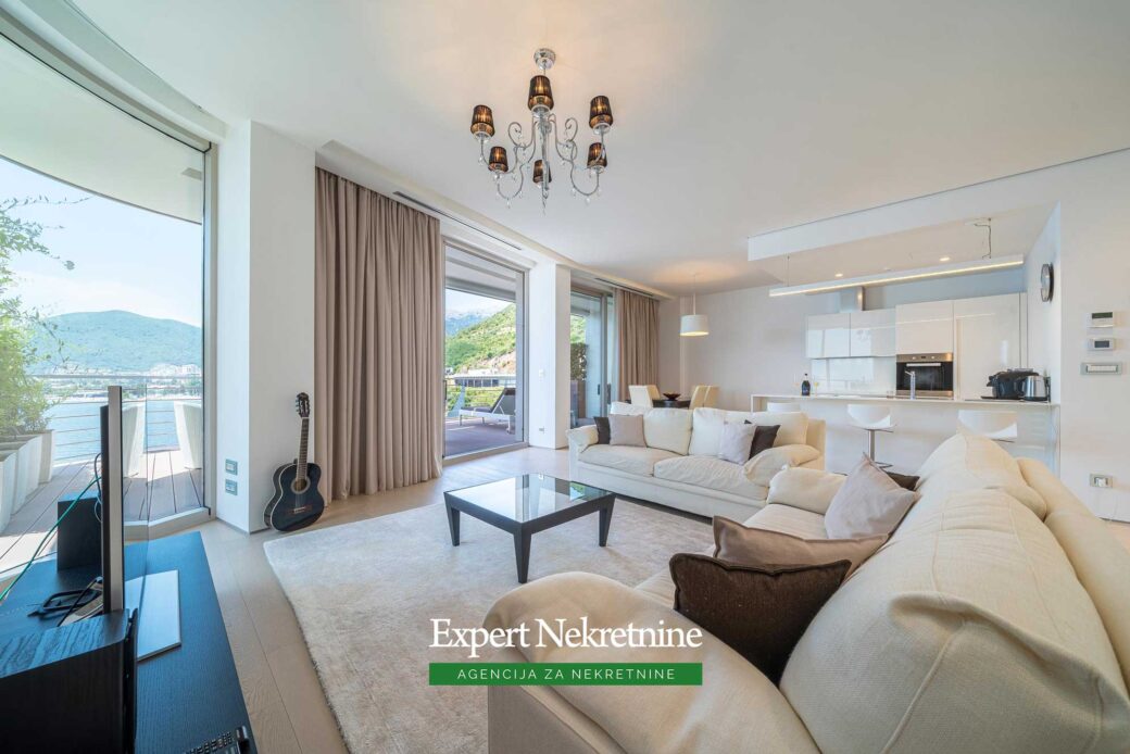 Luxury two bedroom apartment for sale in Dukley Gardens