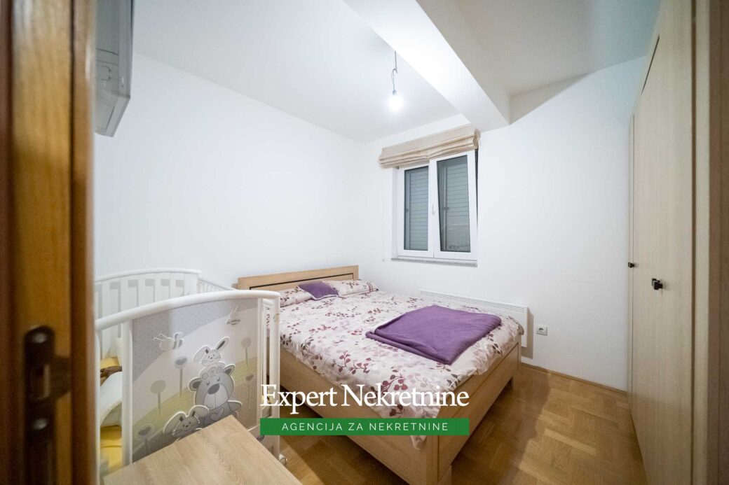 Prodaje se jednosoban apartman u Tivtu