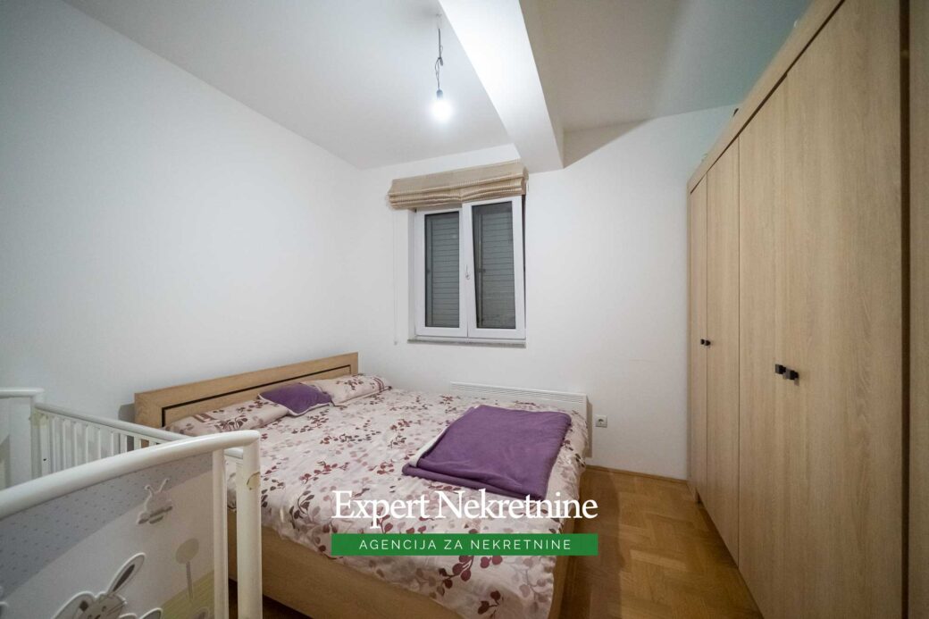 Prodaje se jednosoban apartman u Tivtu