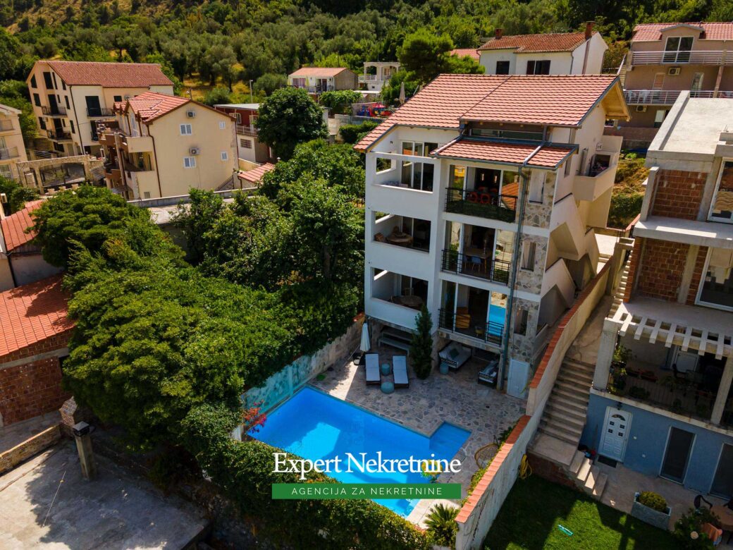 House with swimming pool for sale in Kotor Bay