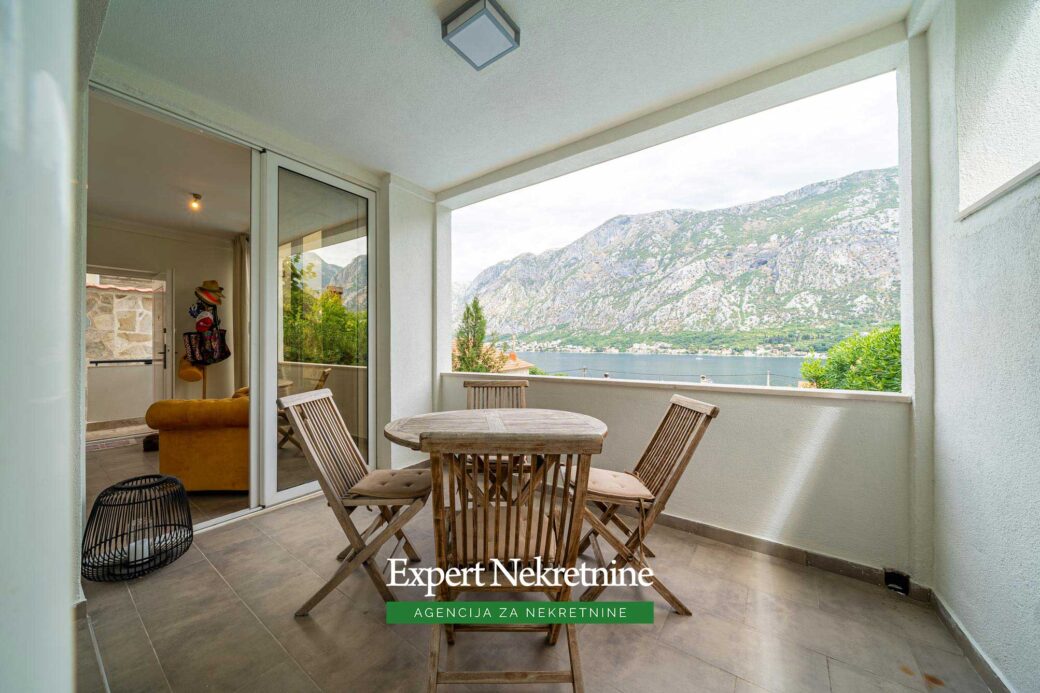 House with swimming pool for sale in Kotor Bay