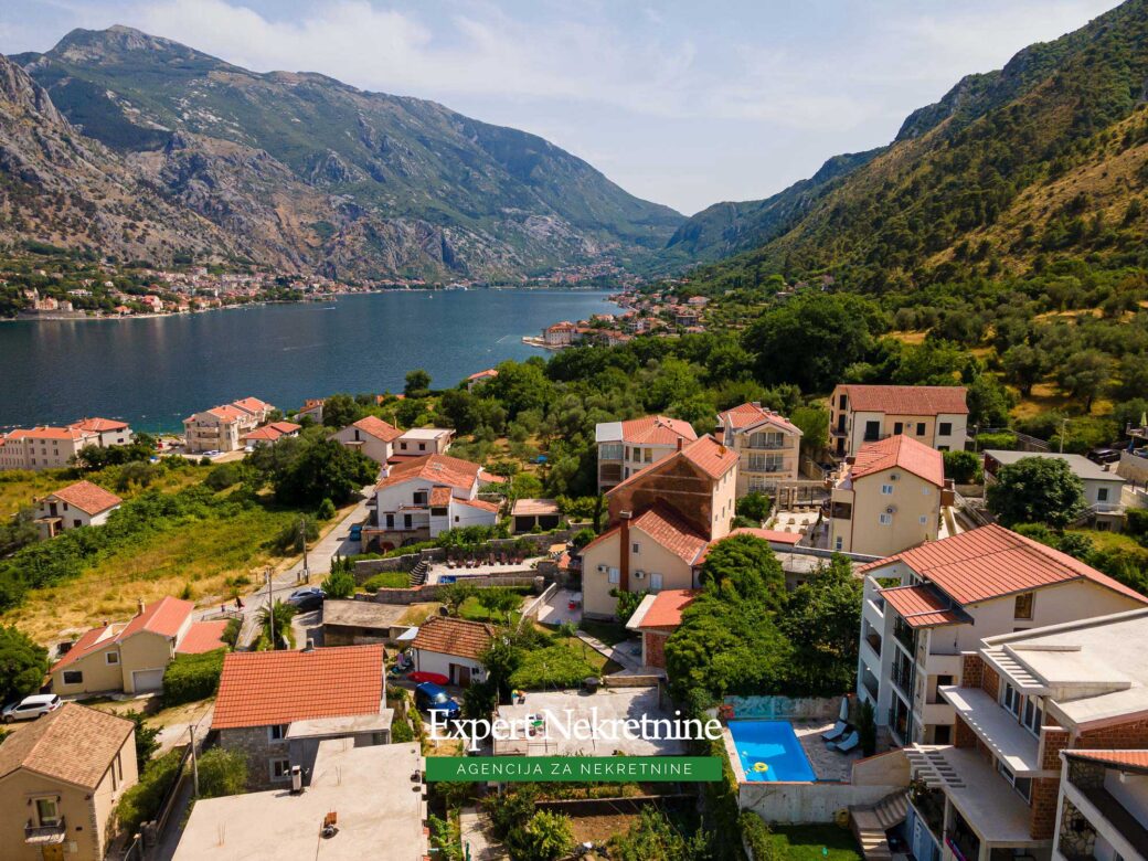 House with swimming pool for sale in Kotor Bay