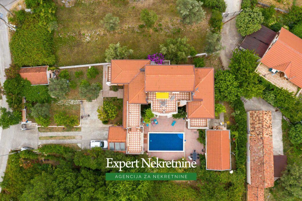 House for sale in Kotor area