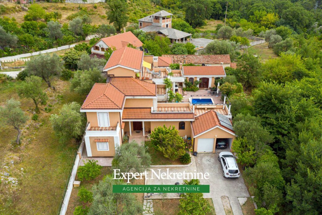 House for sale in Kotor area