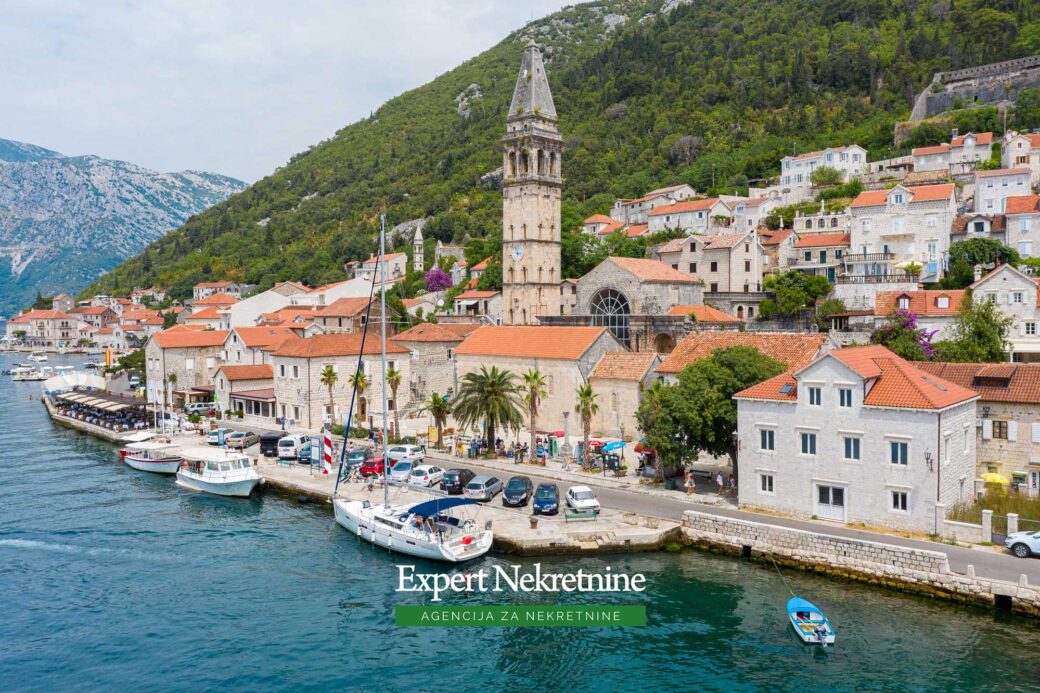 Stone house for sale in Perast