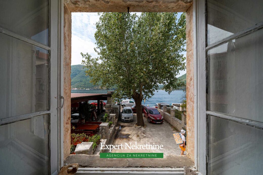 Stone house for sale in Perast