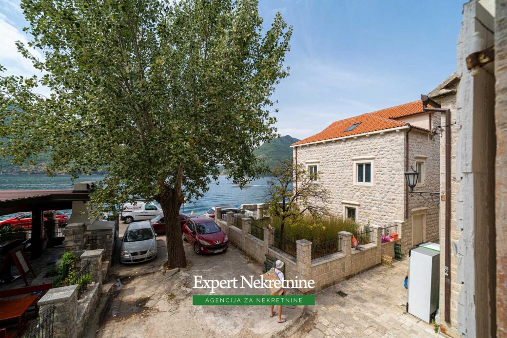 Stone house for sale in Perast