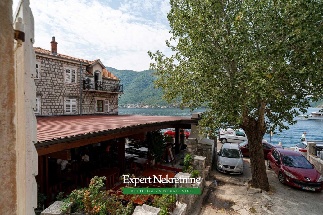 Stone house for sale in Perast