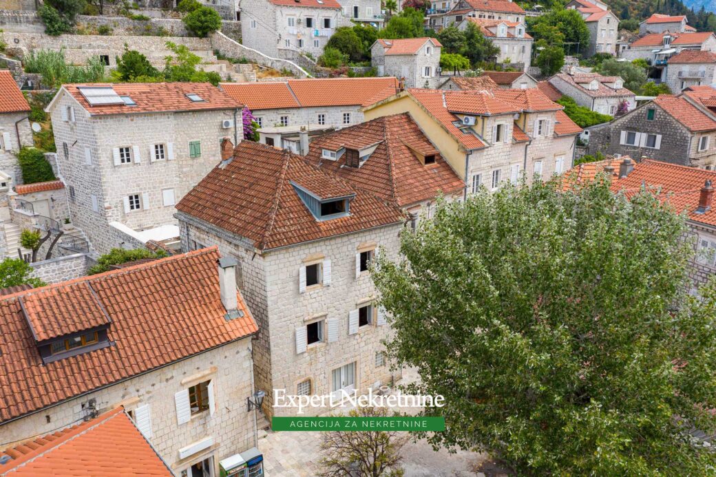 Stone house for sale in Perast