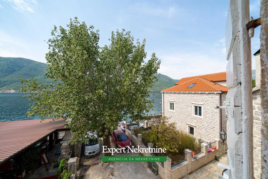 Stone house for sale in Perast