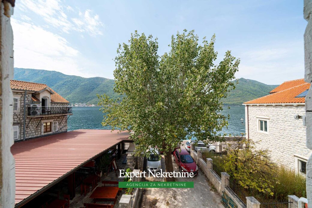 Stone house for sale in Perast