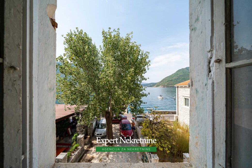 Stone house for sale in Perast