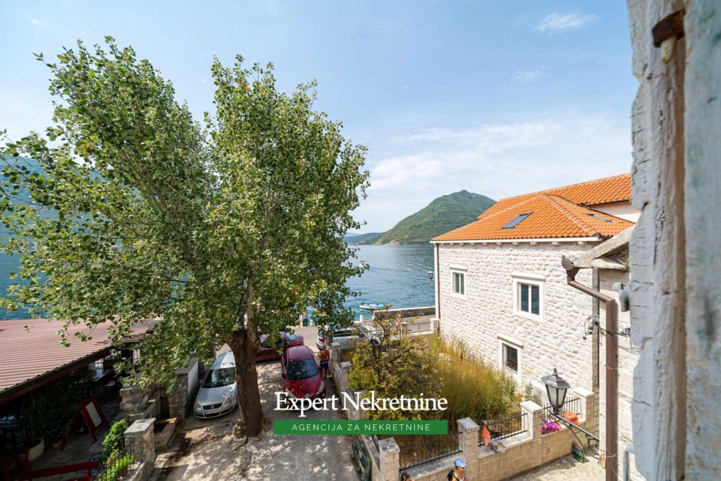 Stone house for sale in Perast