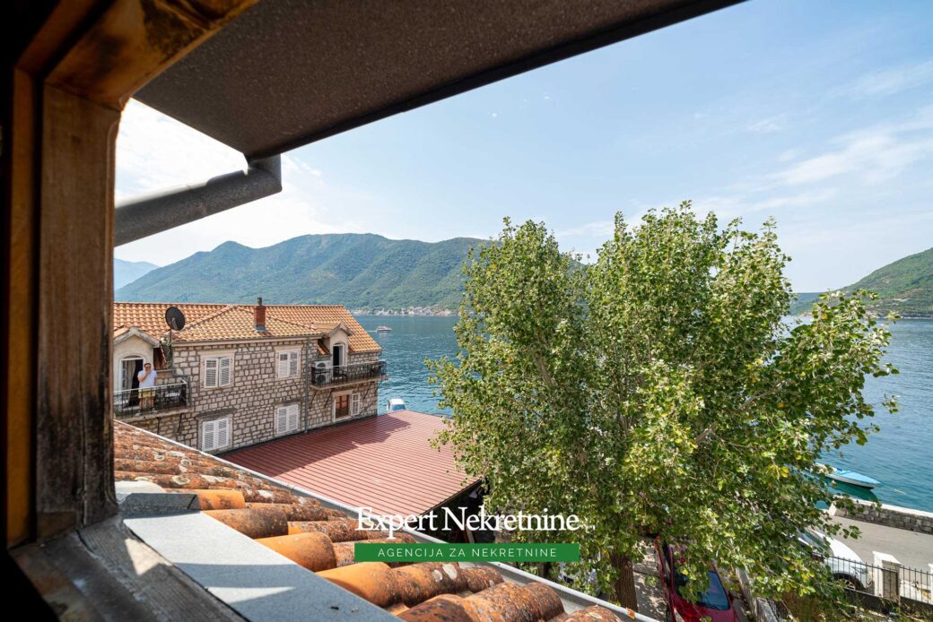 Stone house for sale in Perast