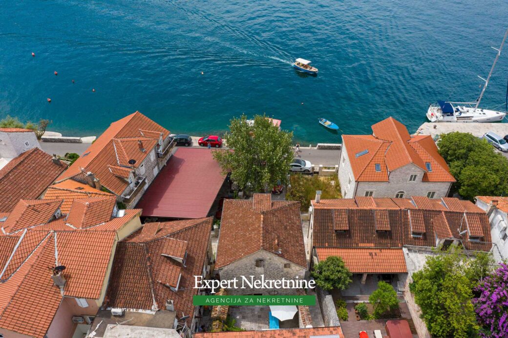 Stone house for sale in Perast