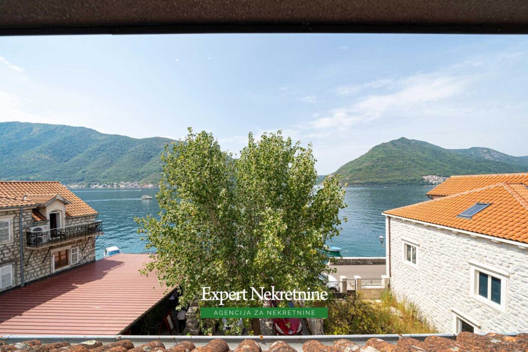 Stone house for sale in Perast