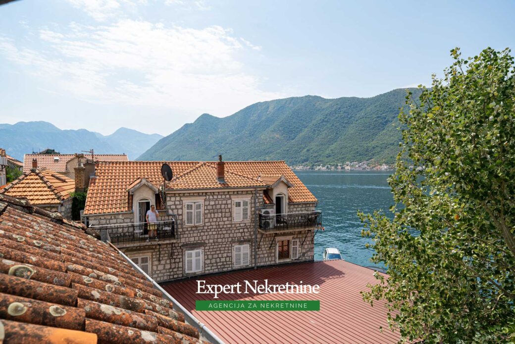 Stone house for sale in Perast