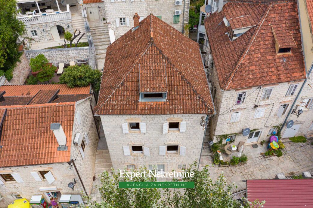 Stone house for sale in Perast