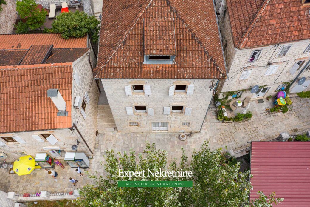 Stone house for sale in Perast