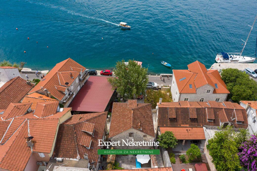 Stone house for sale in Perast