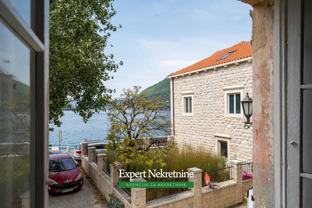 Stone house for sale in Perast