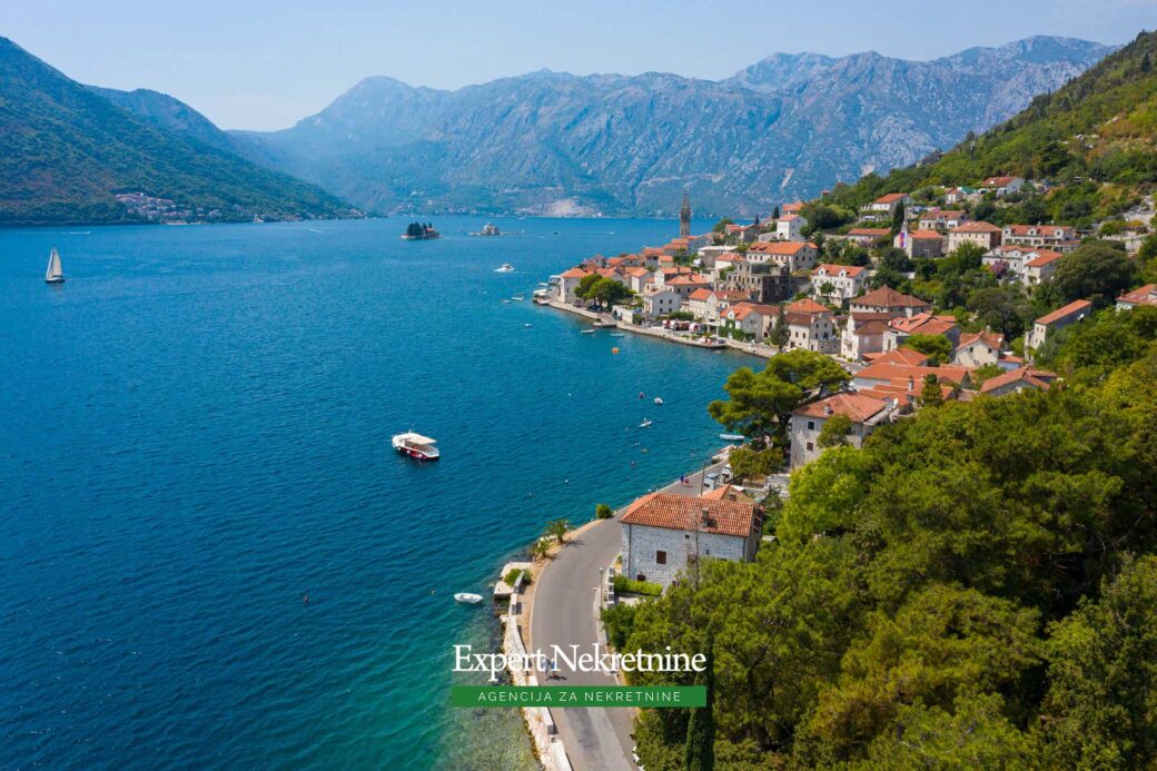 Waterfront stone house for sale in Perast