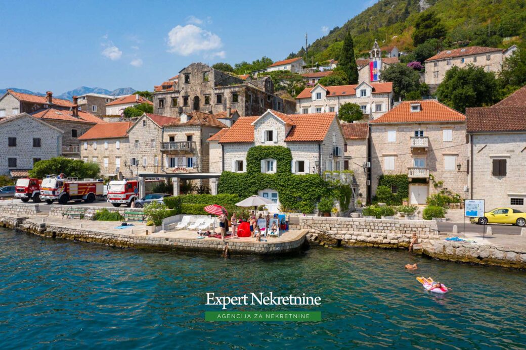 Waterfront stone house for sale in Perast