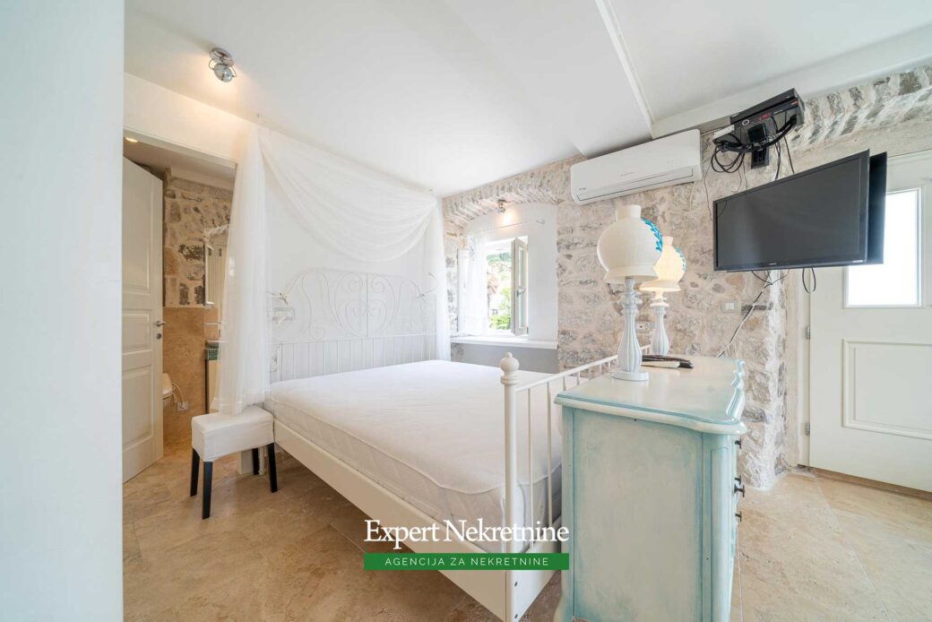 Waterfront stone house for sale in Perast