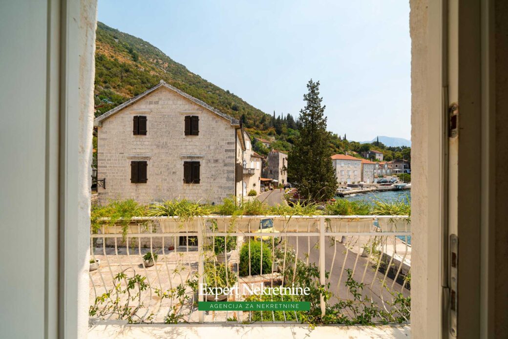 Waterfront stone house for sale in Perast