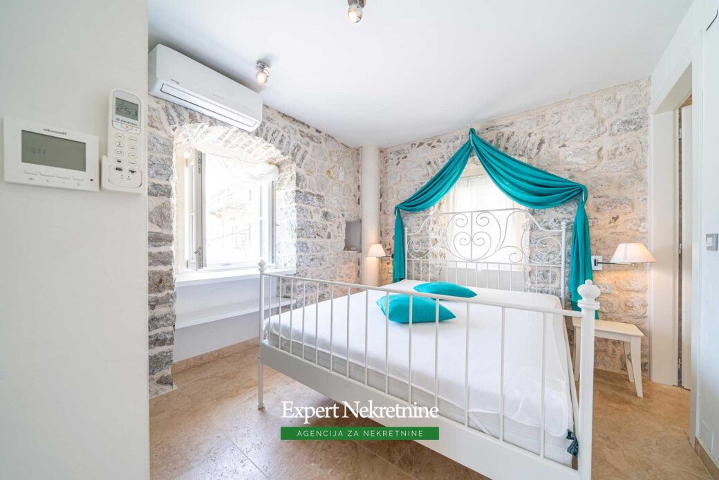 Waterfront stone house for sale in Perast