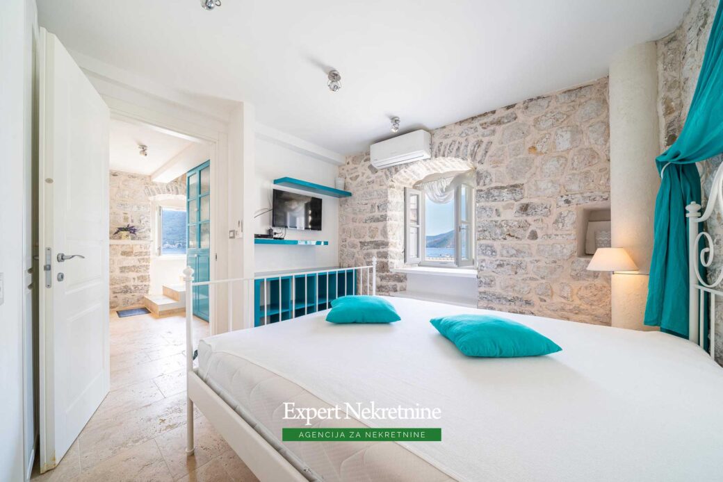 Waterfront stone house for sale in Perast